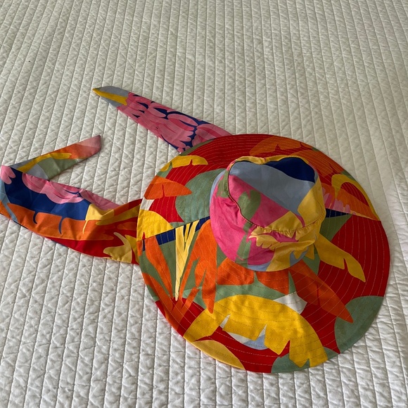 FARM Rio Accessories - Farm Rio Floral Sunhat Onesize NWOT Never worn